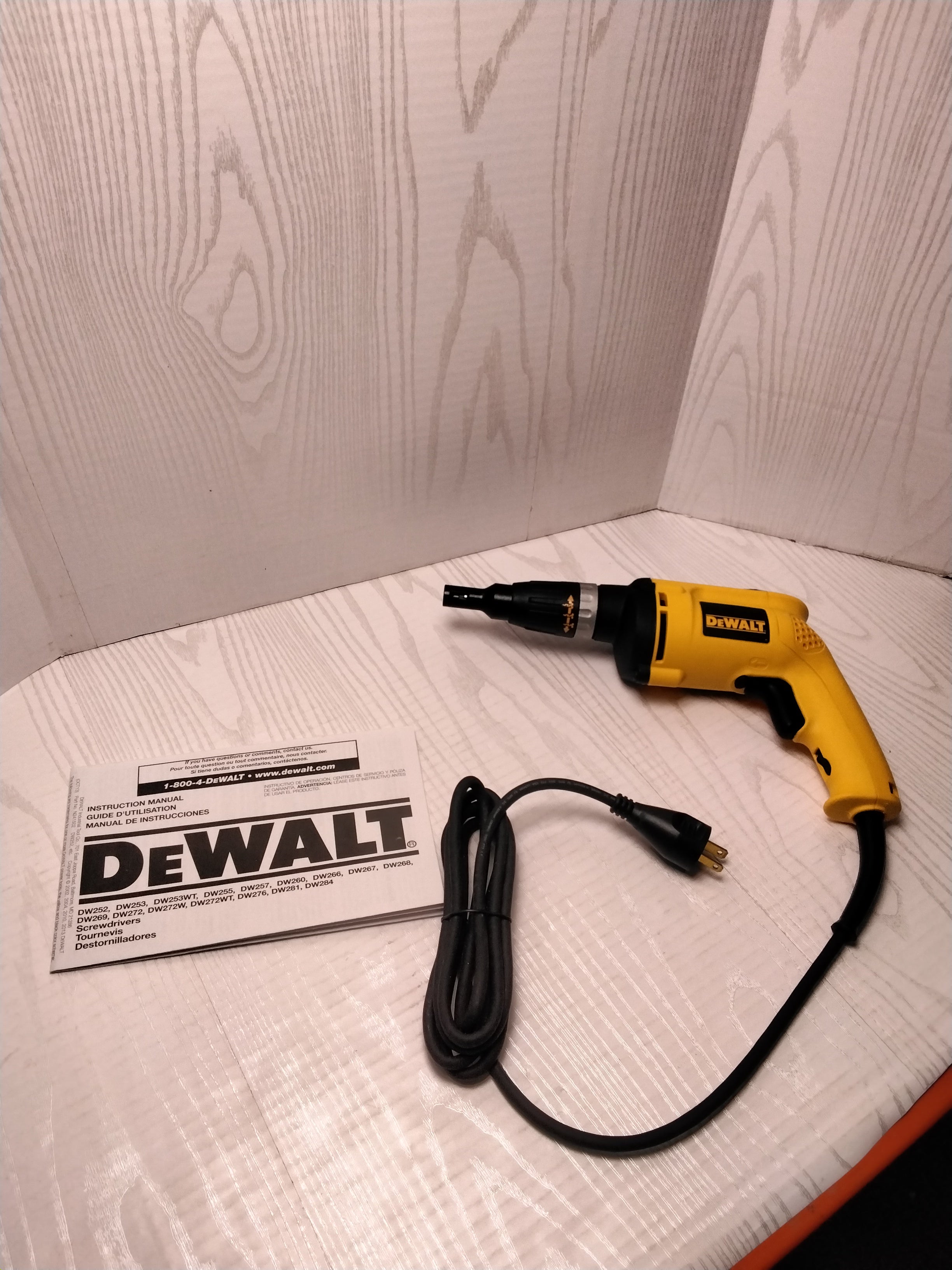 DEWALT Drywall Screw Gun, 6.0-Amp (DW255) (7924977828078)